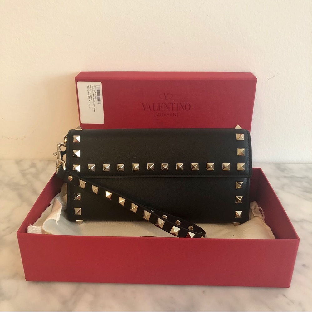 Valentino Garavani Continental Rockstud Wallet